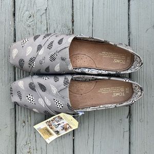 NWT - Tom’s Women’s size 11